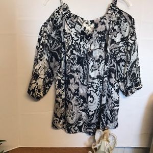 Cold shoulder summer top